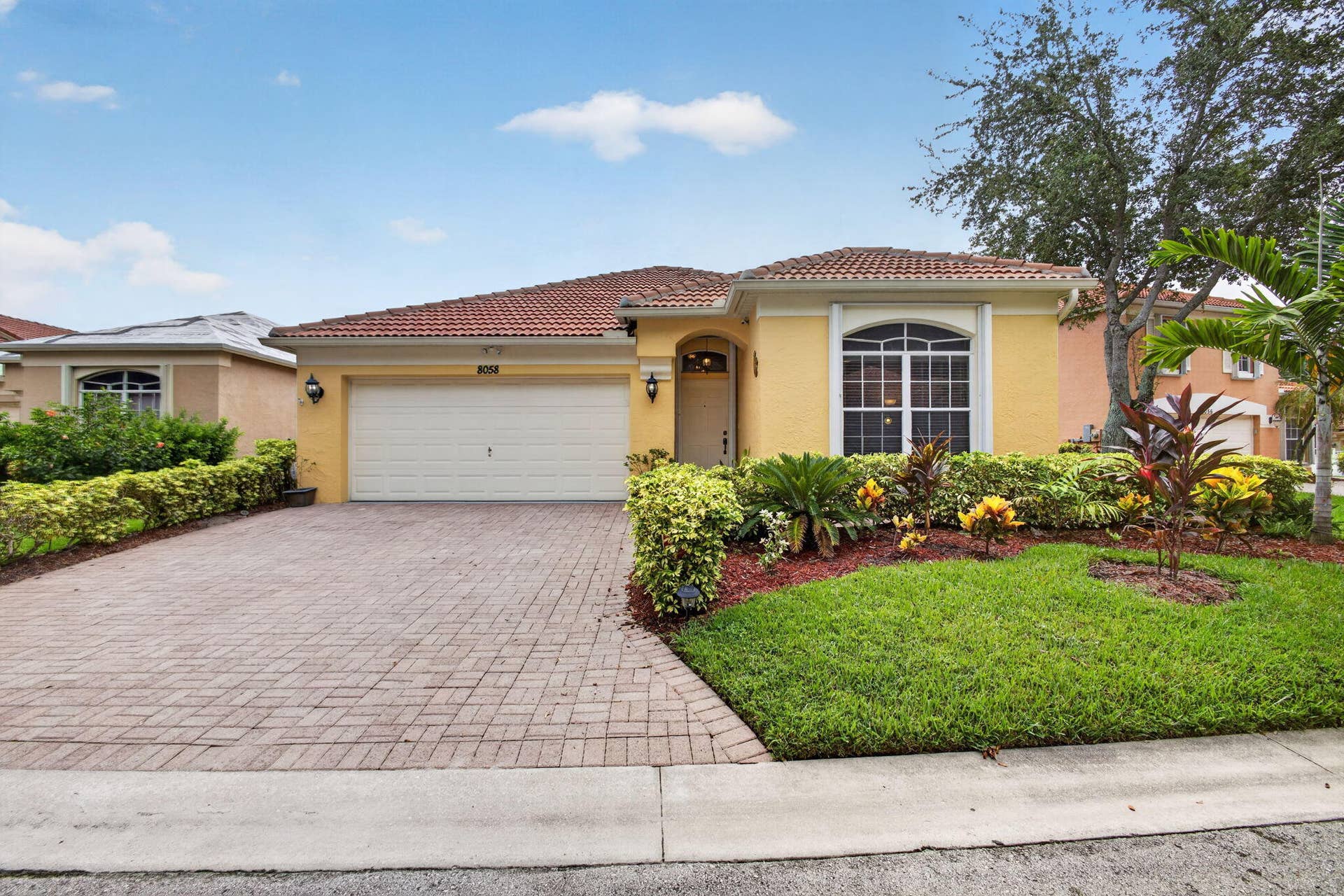8058 Via Hacienda, Riviera Beach, FL 33418 2-web-or-mls-5D1A3631