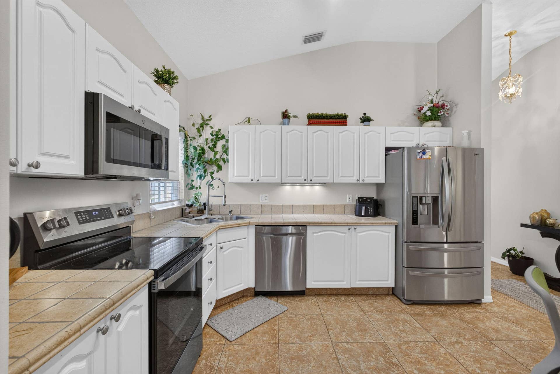 8058 Via Hacienda, Riviera Beach, FL 33418 18-web-or-mls-5D1A3411