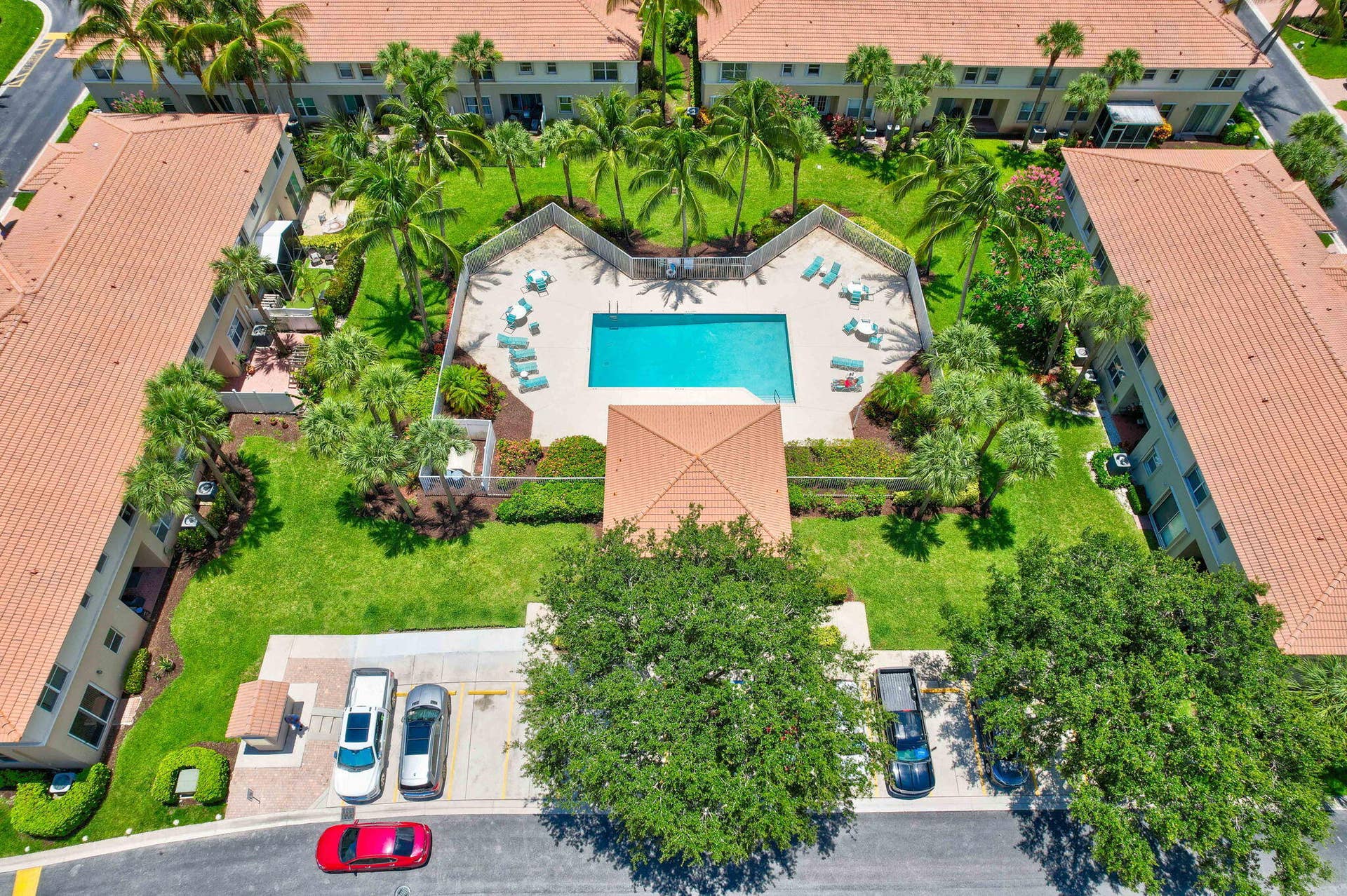 8058 Via Hacienda, Riviera Beach, FL 33418 Seminole pool