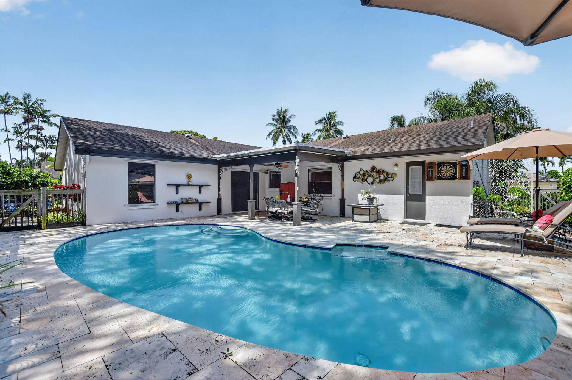 Sparkling pool and Travertine patio is ready for parties!