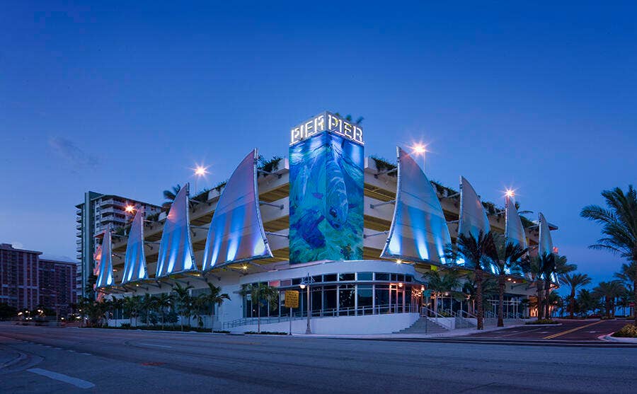 Walking distance to all Lauderdale By the Sea attractions. Just minutes to Pompano Beach and Fort Lauderdale Beach as well.