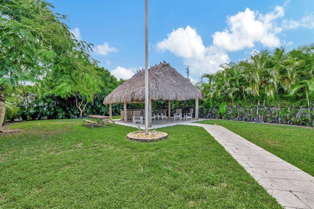 Tiki Hut BBQ Area