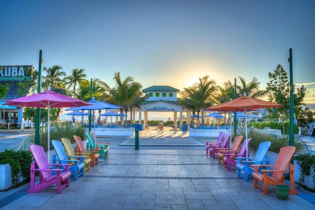 Walking distance to all Lauderdale By the Sea attractions. Just minutes to Pompano Beach and Fort Lauderdale Beach as well.