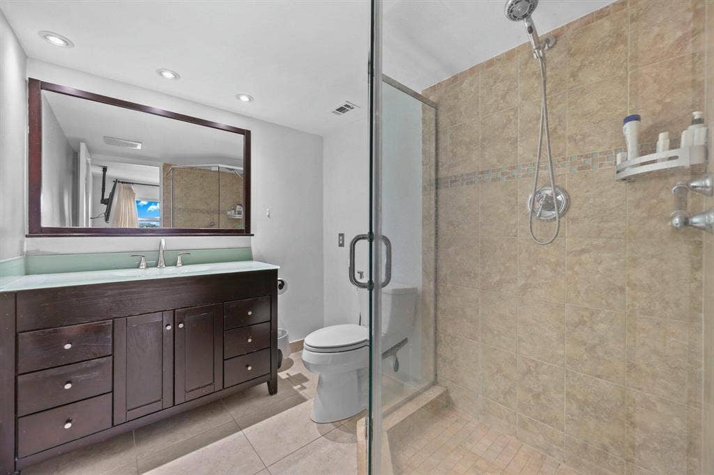 Primary Bedroom Ensuite with water views