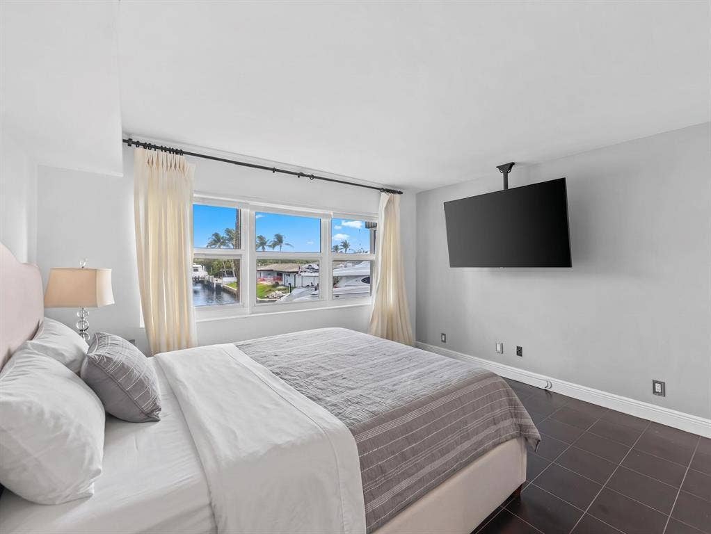 Primary Bedroom Ensuite with water views