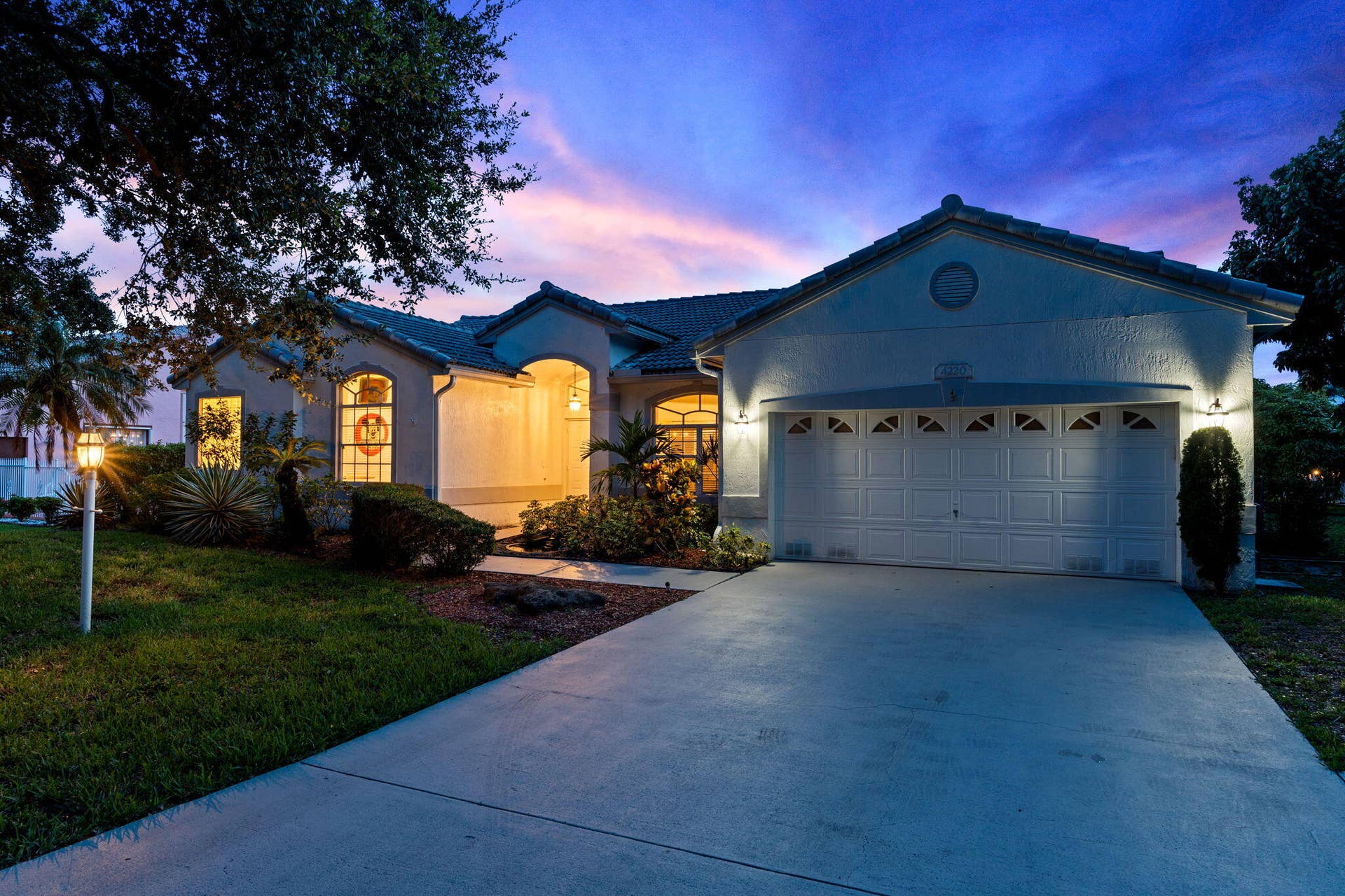 4220 NW 90TH Terrace, Coral Springs, FL 33065 66-web-or-mls-A7404277