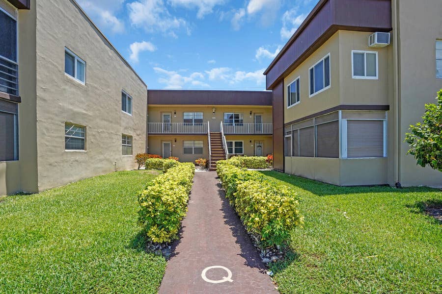 Property photo for 810 Burgundy Q, Delray Beach, FL