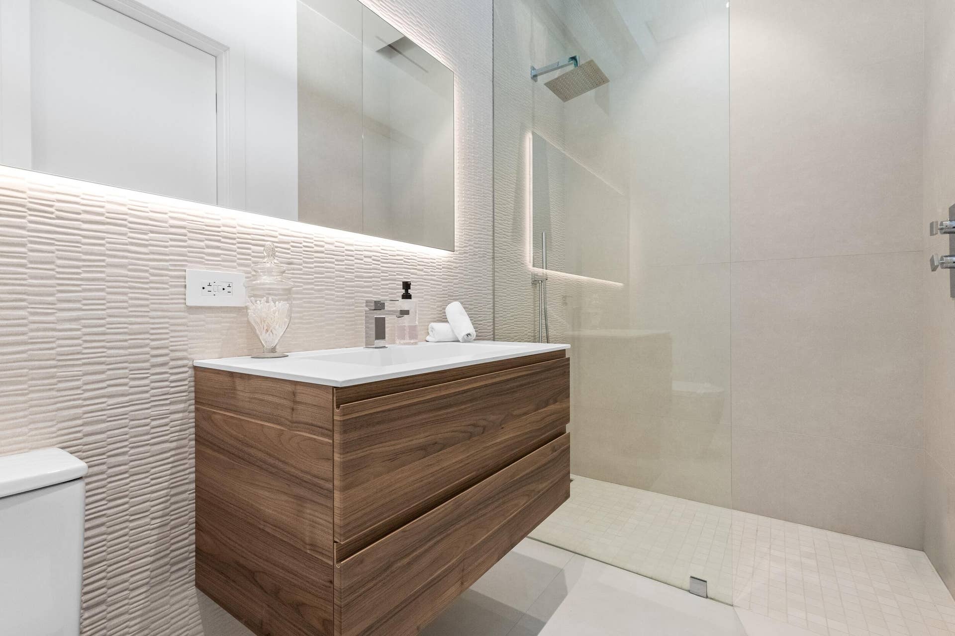 41 NURMI Drive, Fort Lauderdale, FL 33301 Guest Bath 6