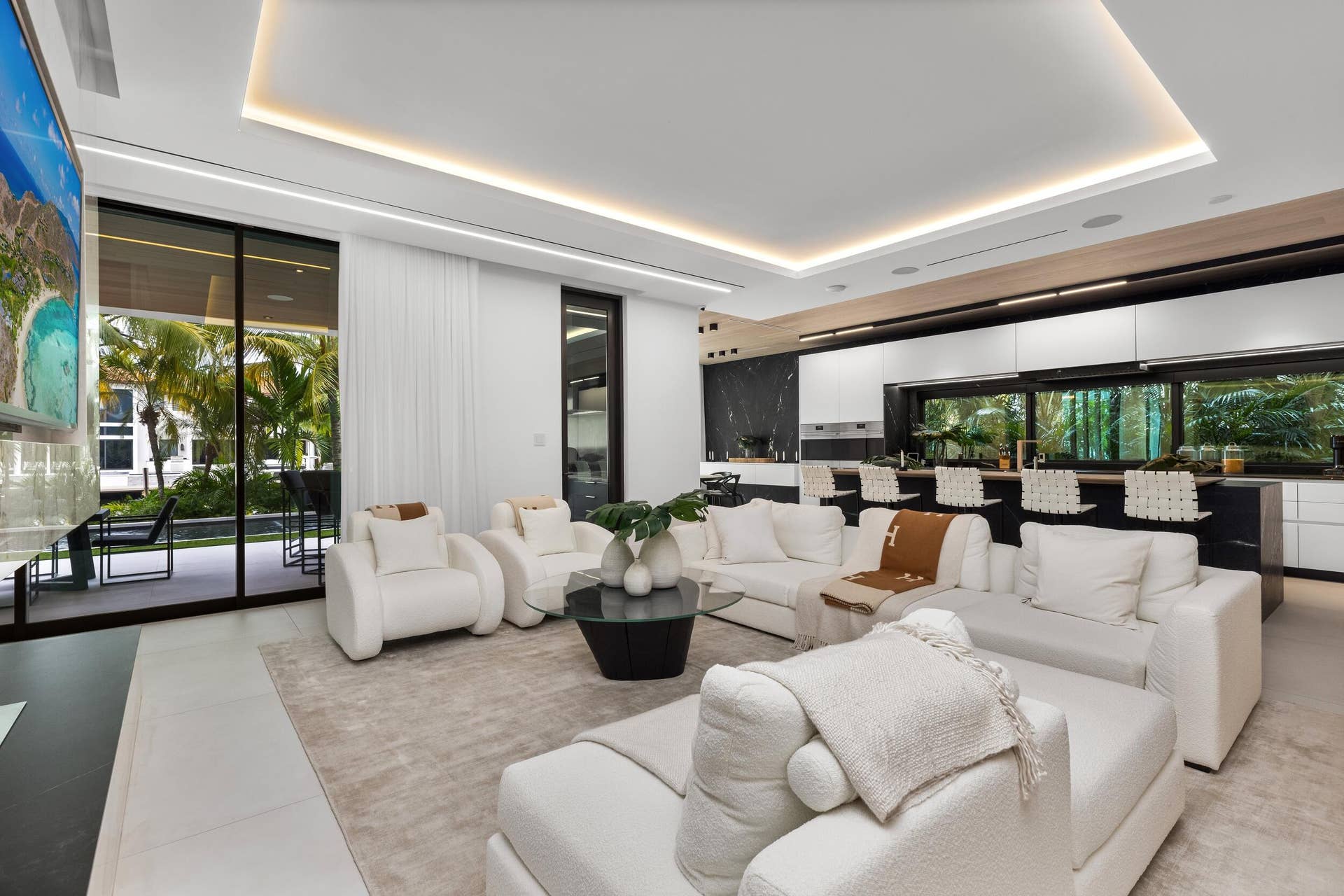 41 NURMI Drive, Fort Lauderdale, FL 33301 Family Room 2