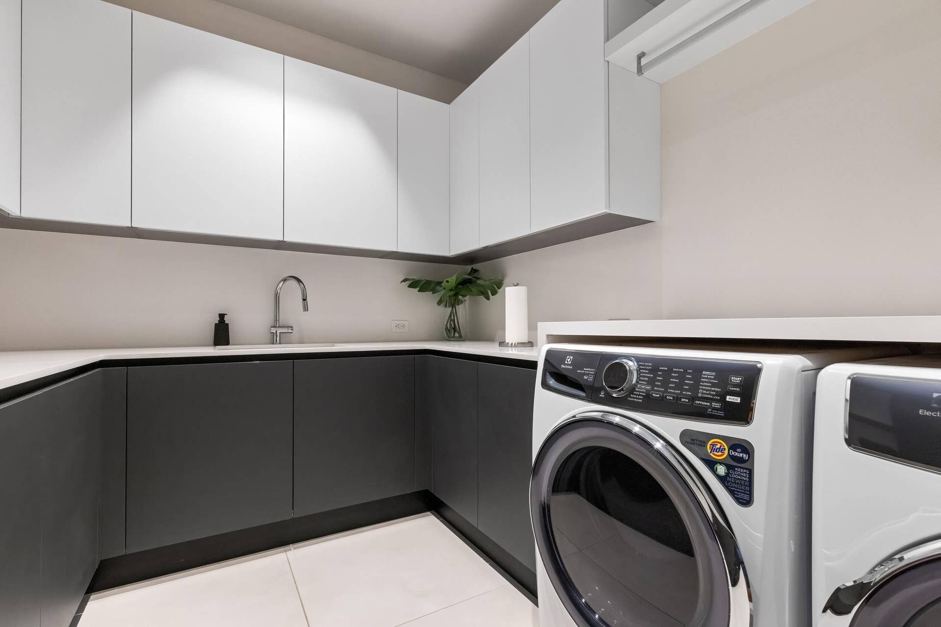 41 NURMI Drive, Fort Lauderdale, FL 33301 Laundry 2