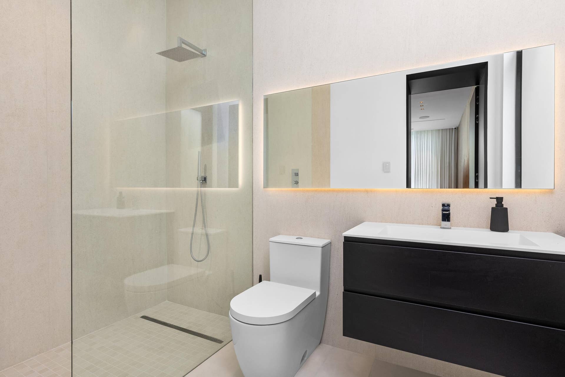 41 NURMI Drive, Fort Lauderdale, FL 33301 Guest Bath 1