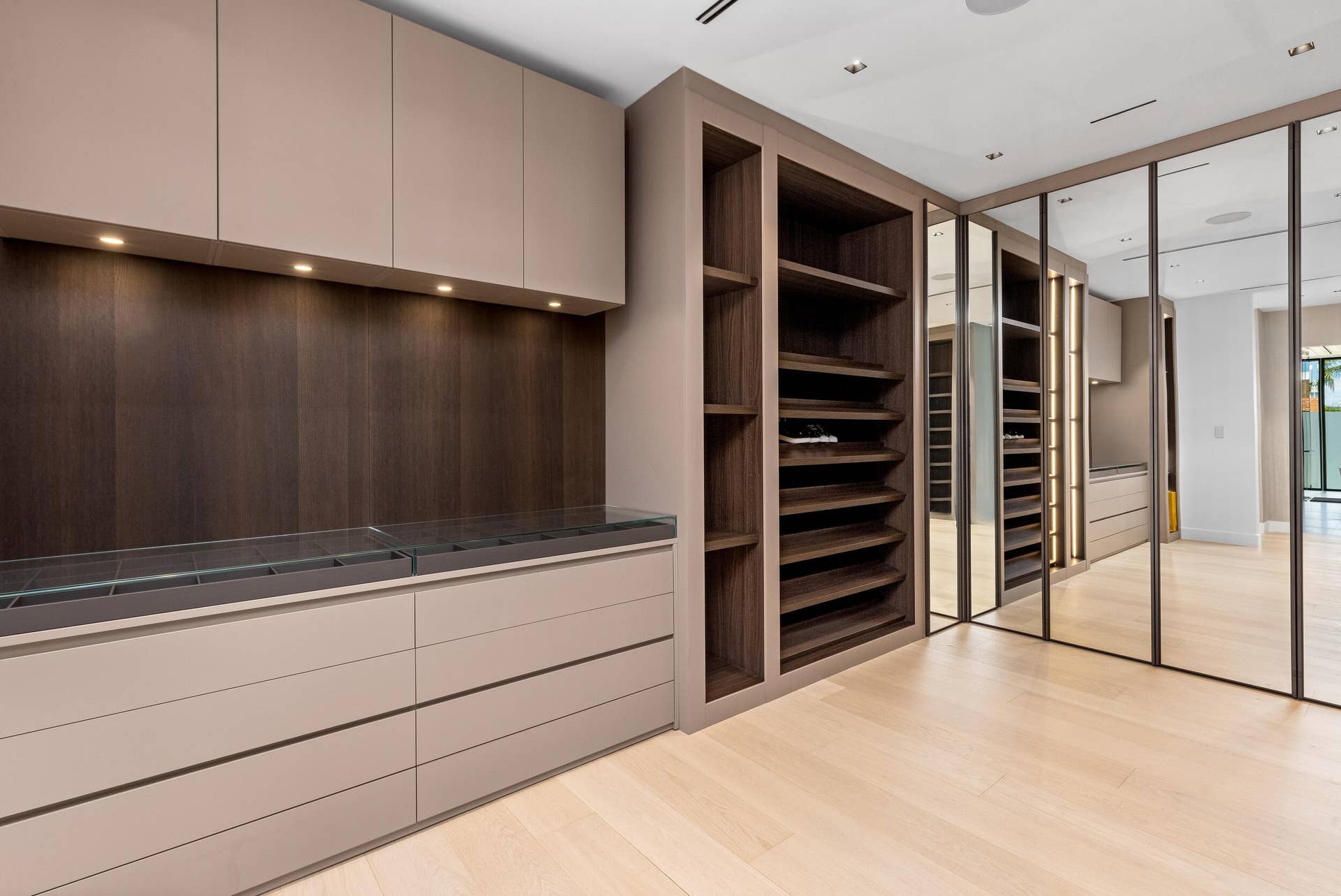 41 NURMI Drive, Fort Lauderdale, FL 33301 Master Closet 1