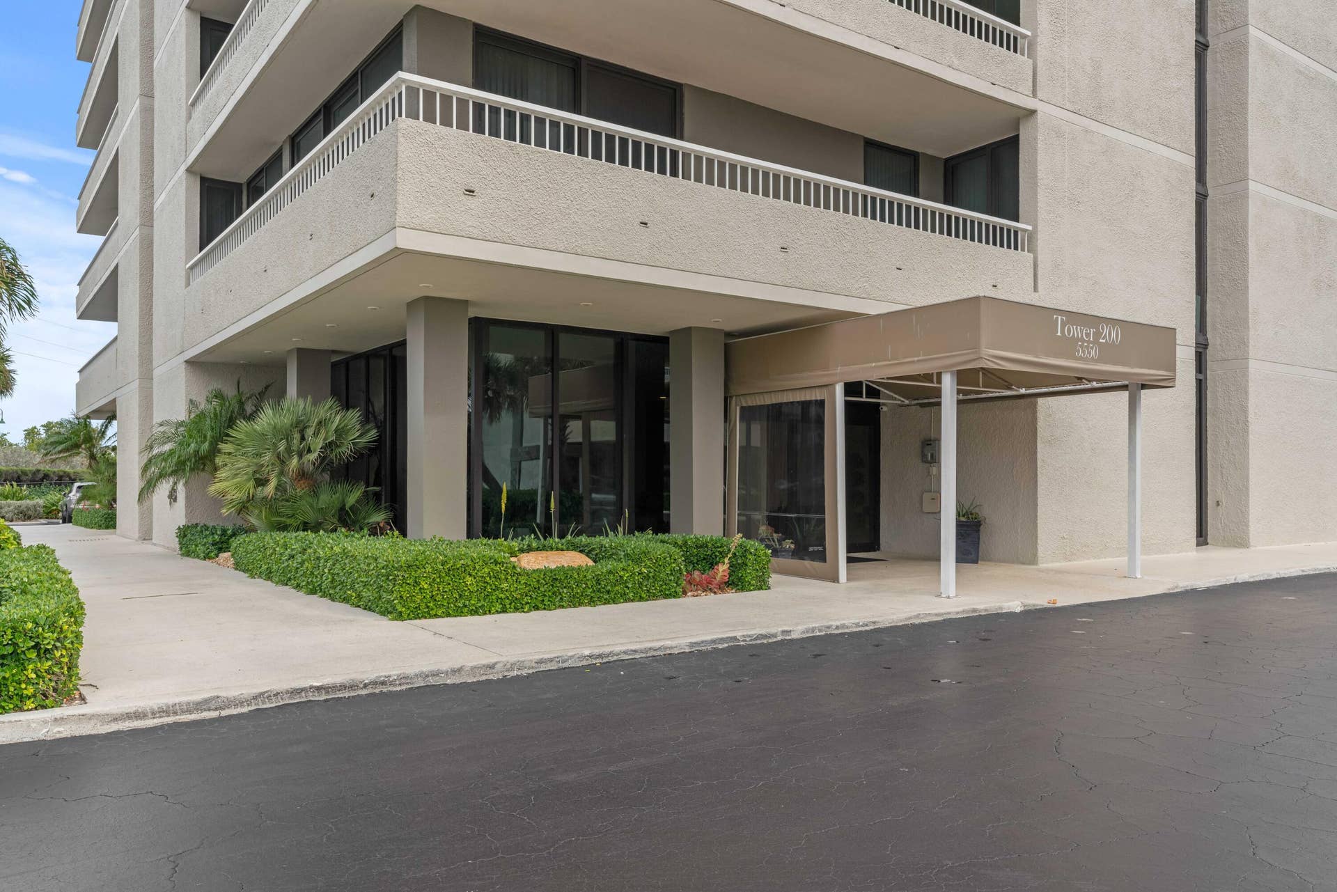 5550 N Ocean Drive, #5c, Singer Island, Singer Island, FL 33404 Front entrance