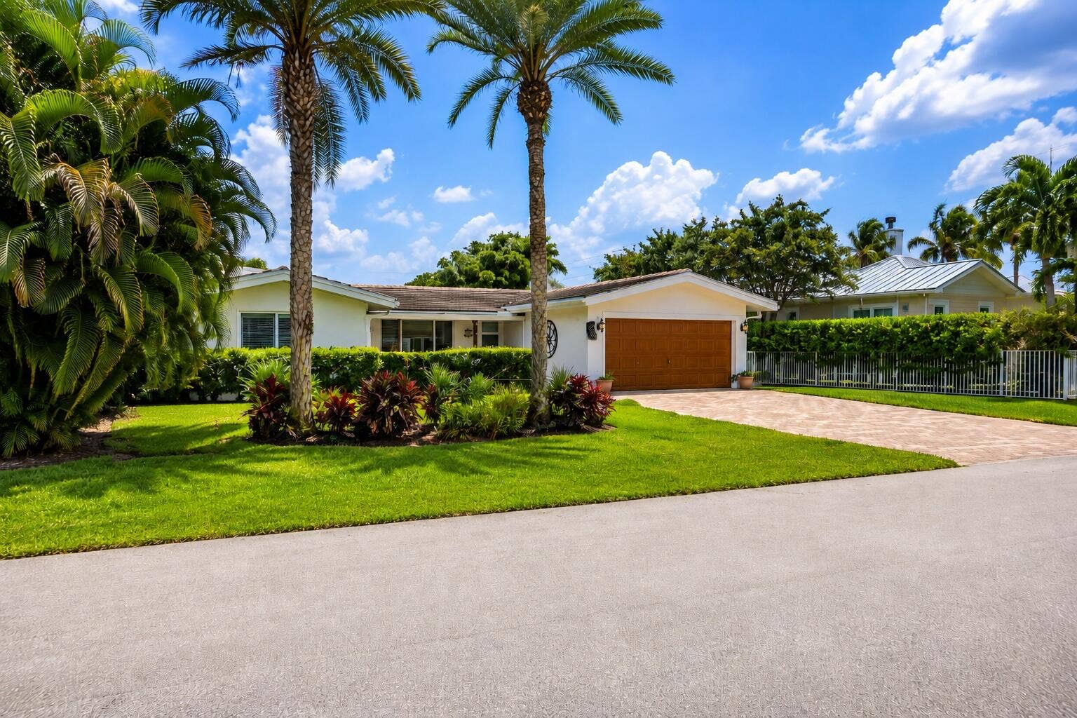 2832 NE 34TH Street, Lighthouse Point, FL 33064 2832 Donna 9