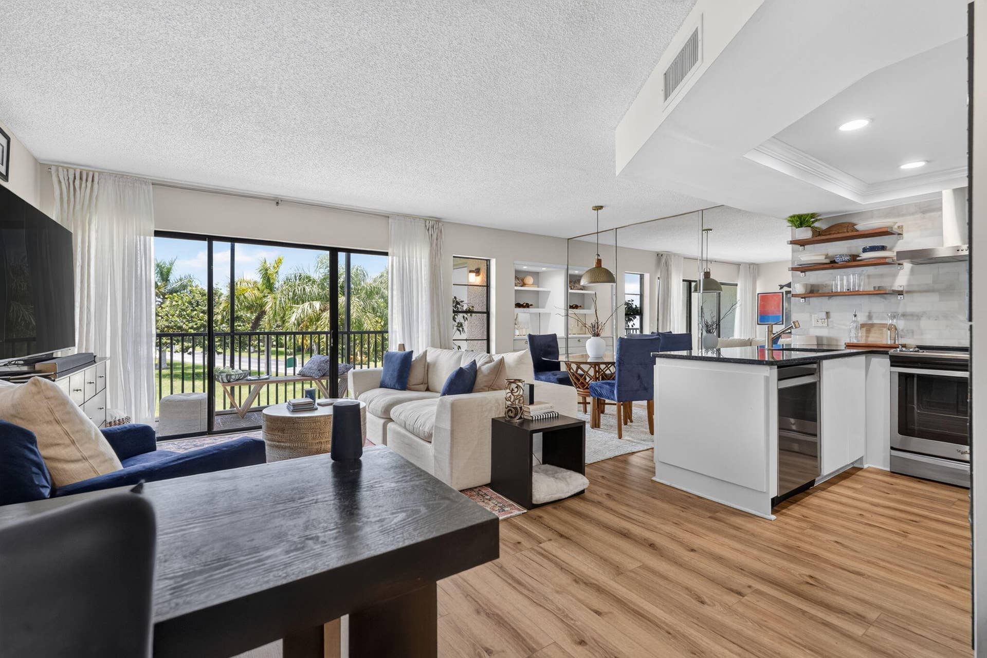 1605 S Us Highway 1, #V1-203, Jupiter, FL 33477 Kitchen-Living Area