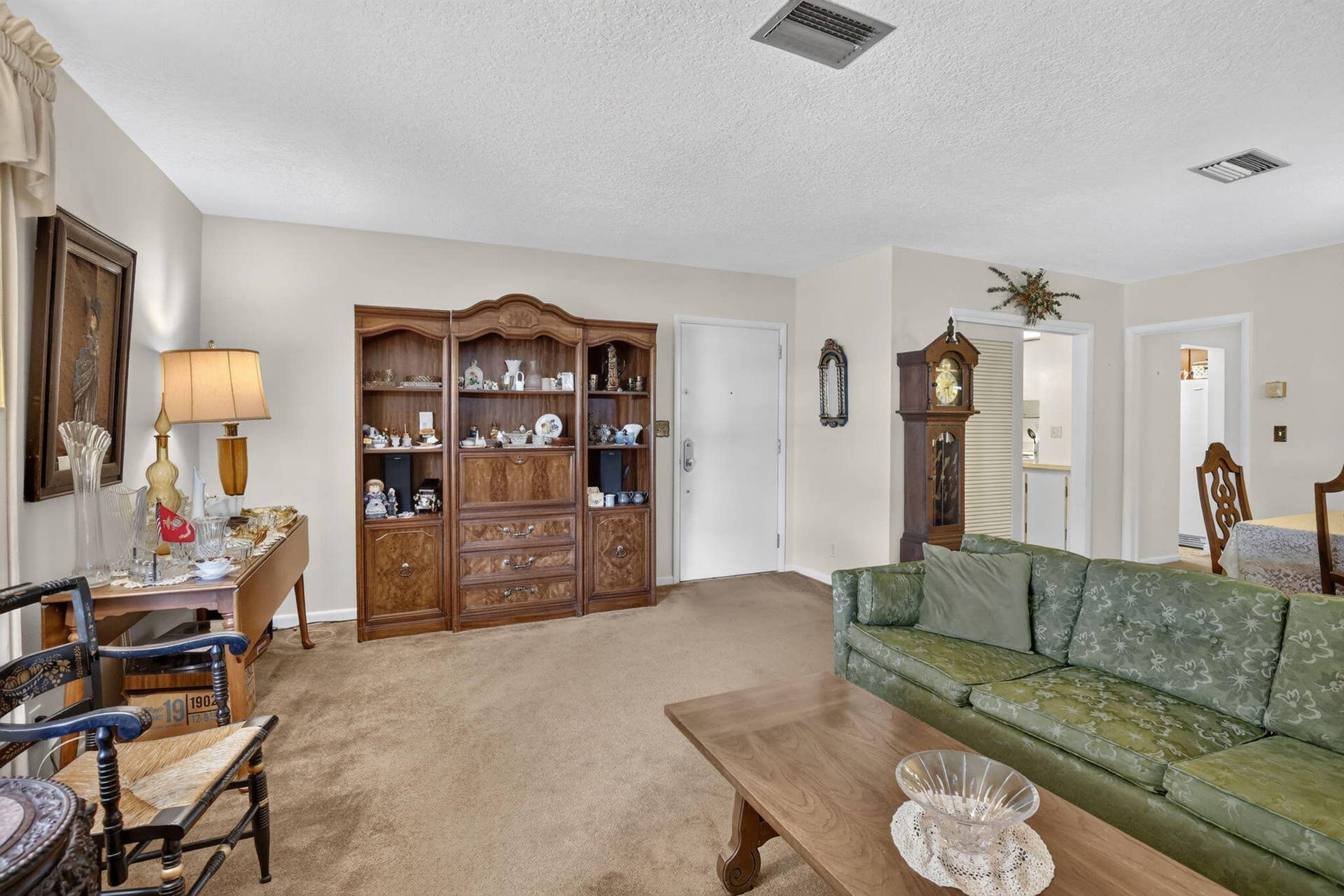 520 BEACHWOOD Lane, Plantation, FL 33317 A Handyman's dream home! Ready for your own creation!