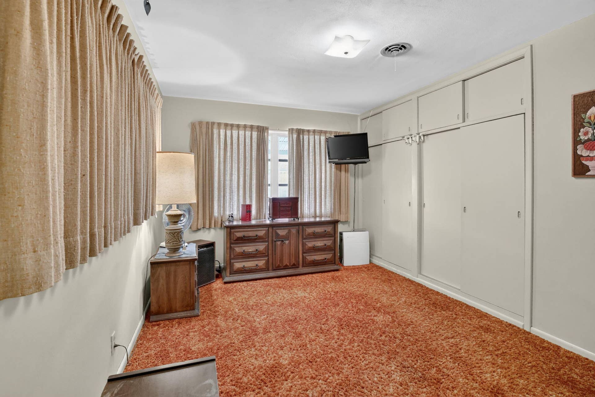 520 BEACHWOOD Lane, Plantation, FL 33317 Lots of closet space