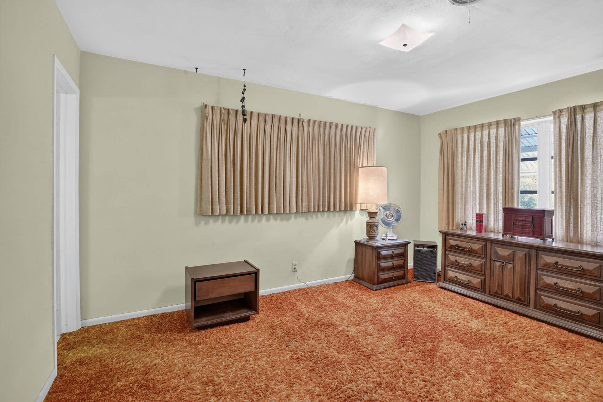 520 BEACHWOOD Lane, Plantation, FL 33317 Large Master Bedroom