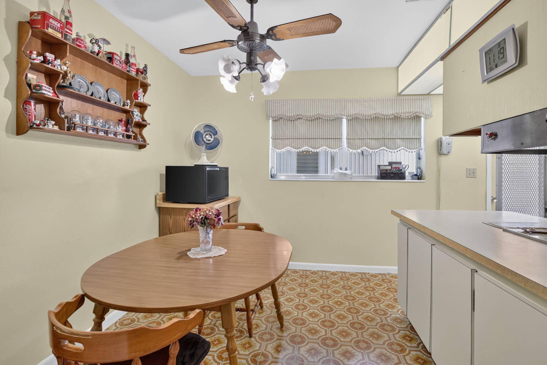 520 BEACHWOOD Lane, Plantation, FL 33317 Kitchen is large enough for a breakfast table.