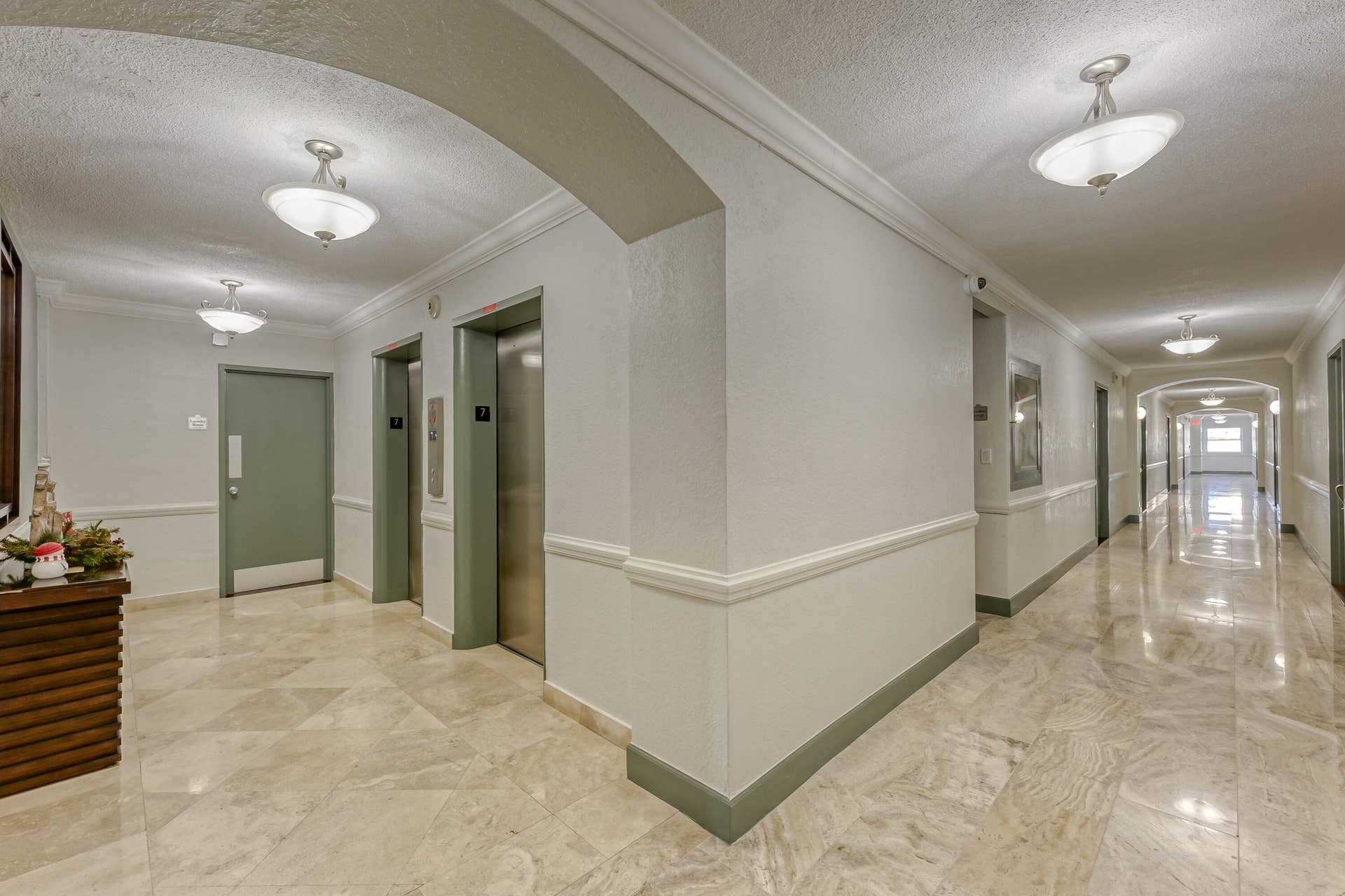 2900 NE 30th Street, #9i, Fort Lauderdale, FL 33306 Hallway