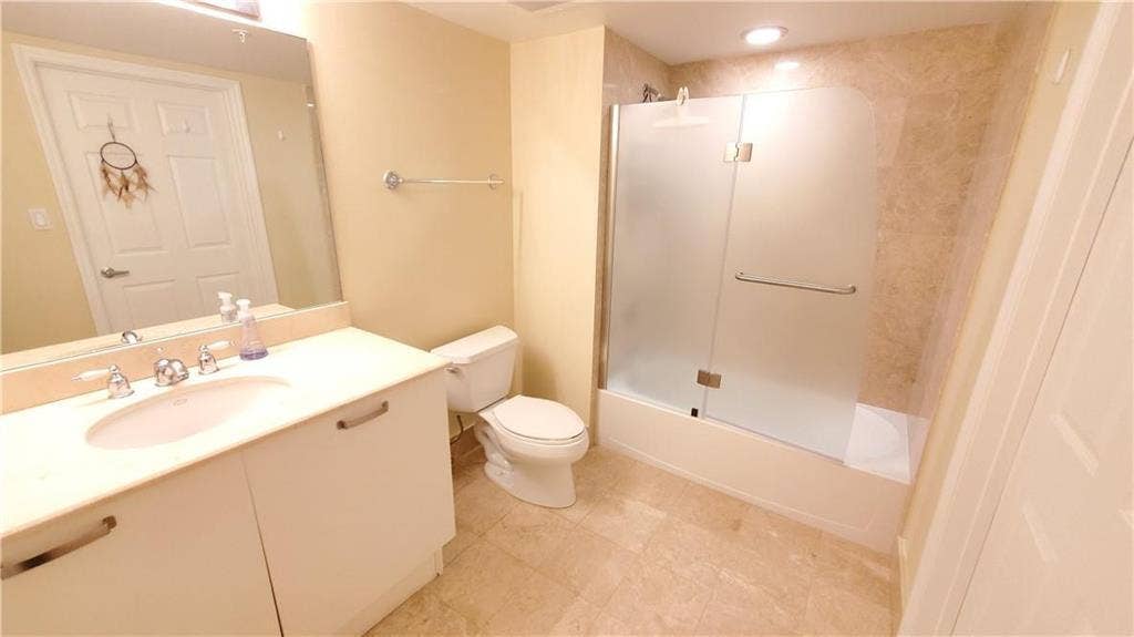 2001 N OCEAN Boulevard, #1106, Fort Lauderdale, FL 33305 Enclosed TUB ...