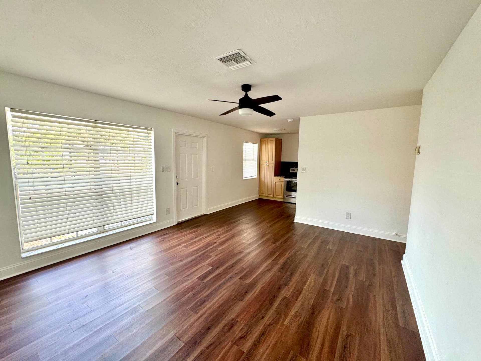 408 NW 21ST Terrace, Fort Lauderdale, FL 33311 Living Room