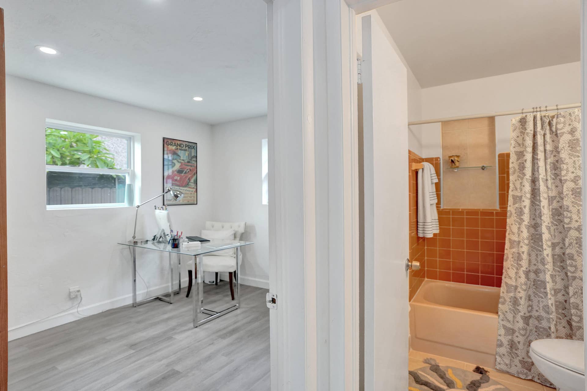 4131 NW 11th Avenue, Fort Lauderdale, FL 33309 2nd bath & 3rd bedroom (currently used as den)