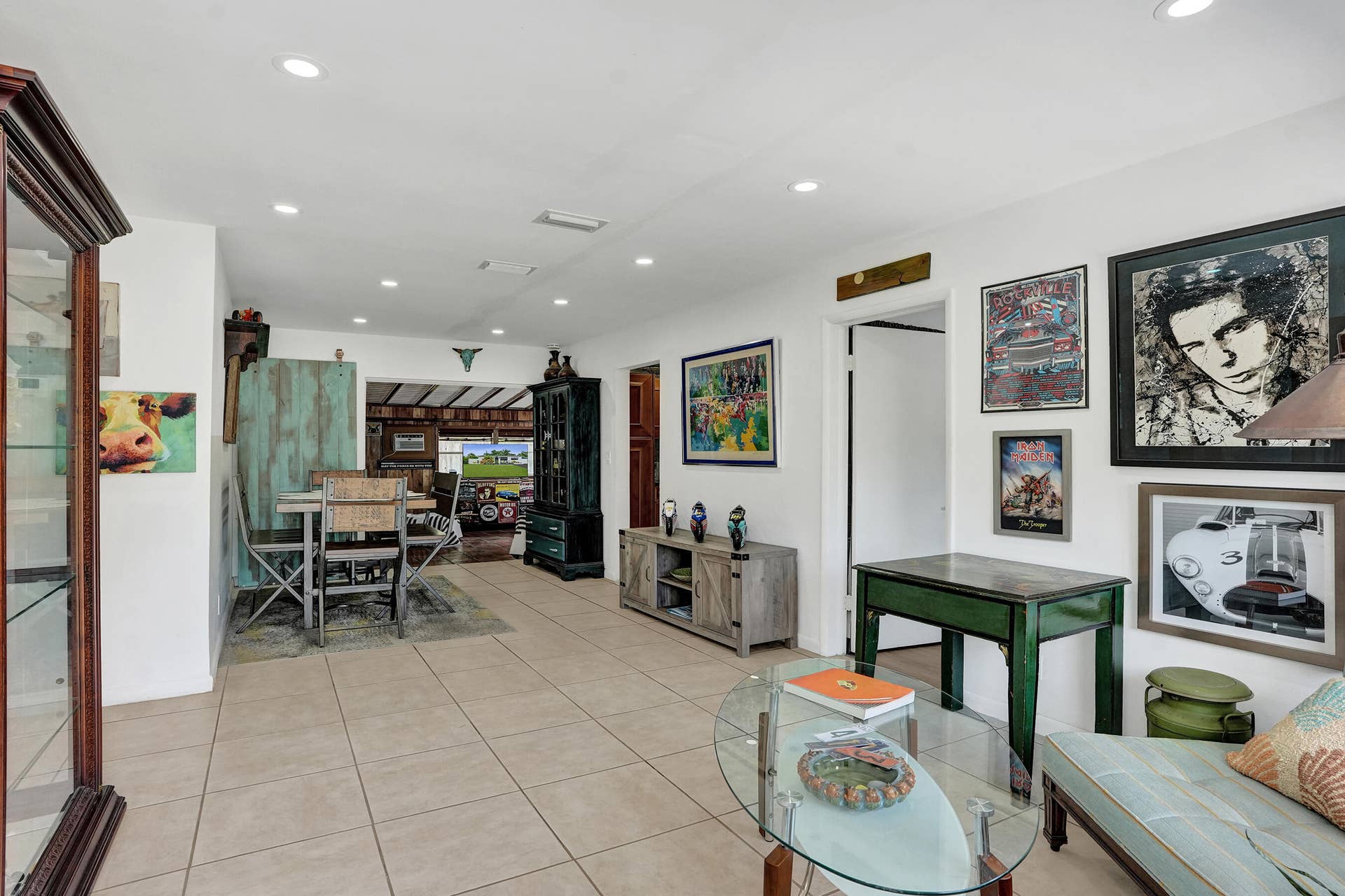 4131 NW 11th Avenue, Fort Lauderdale, FL 33309 Living room