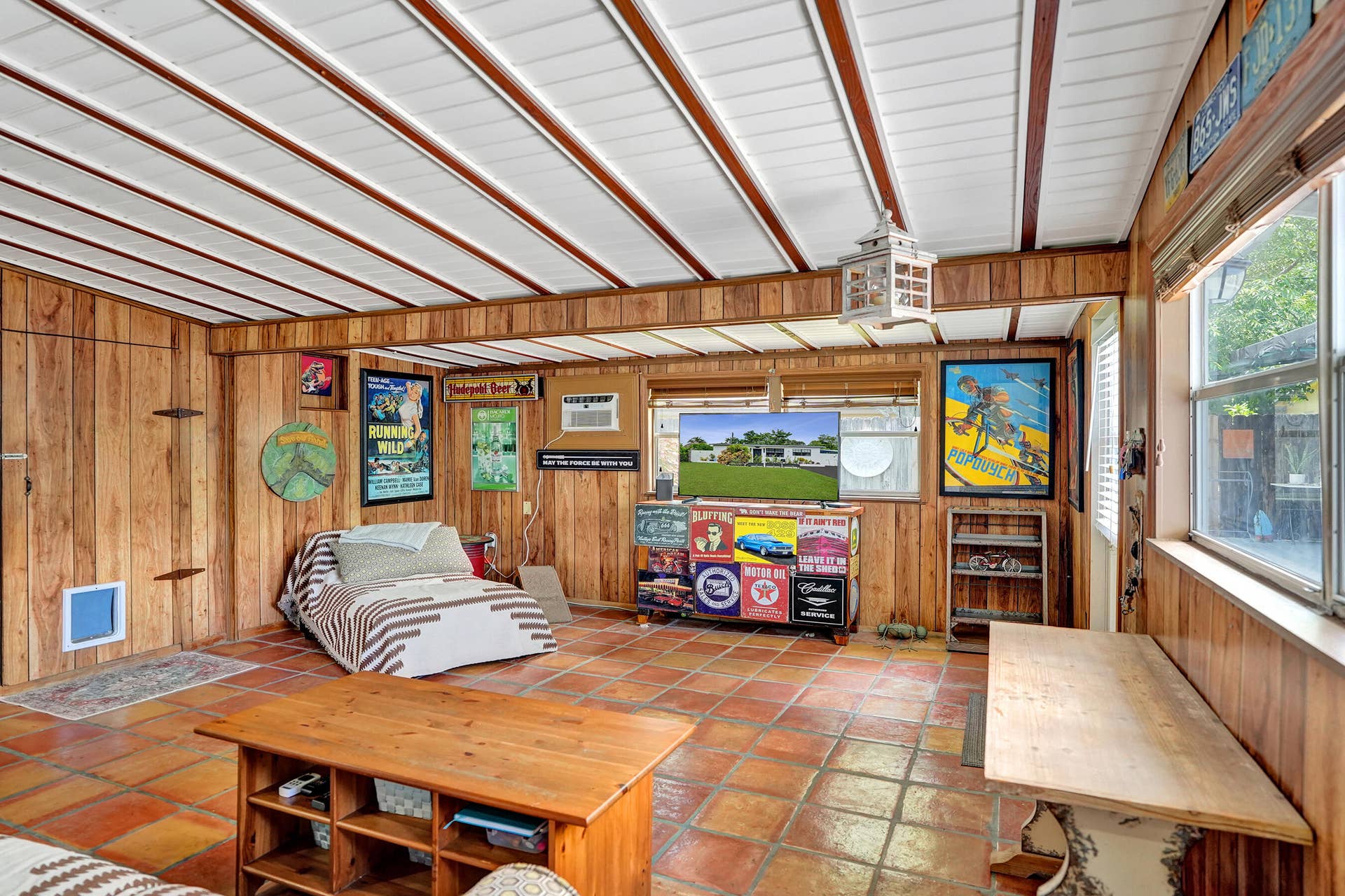 4131 NW 11th Avenue, Fort Lauderdale, FL 33309 spacious family room