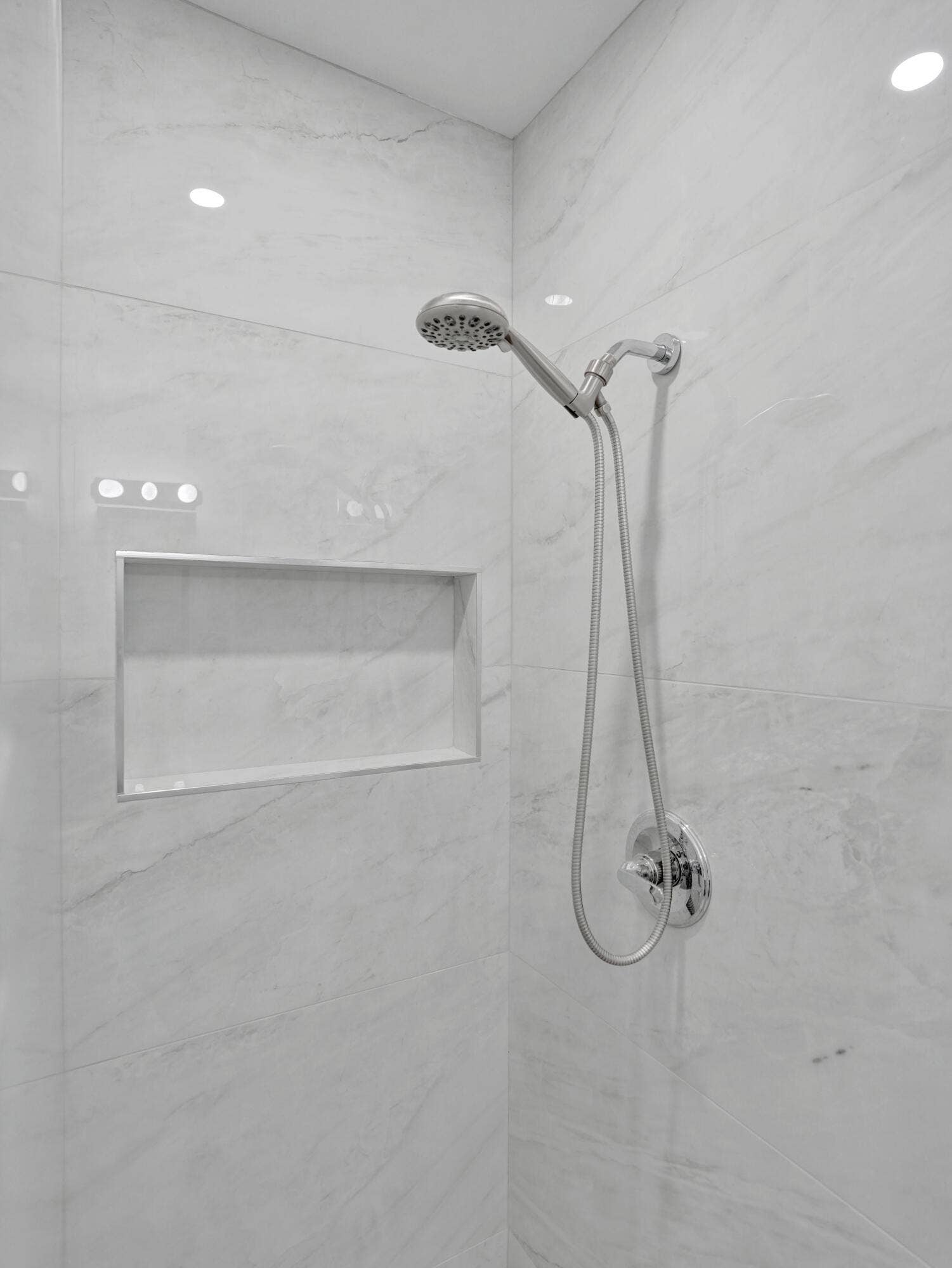 4131 NW 11th Avenue, Fort Lauderdale, FL 33309 master shower