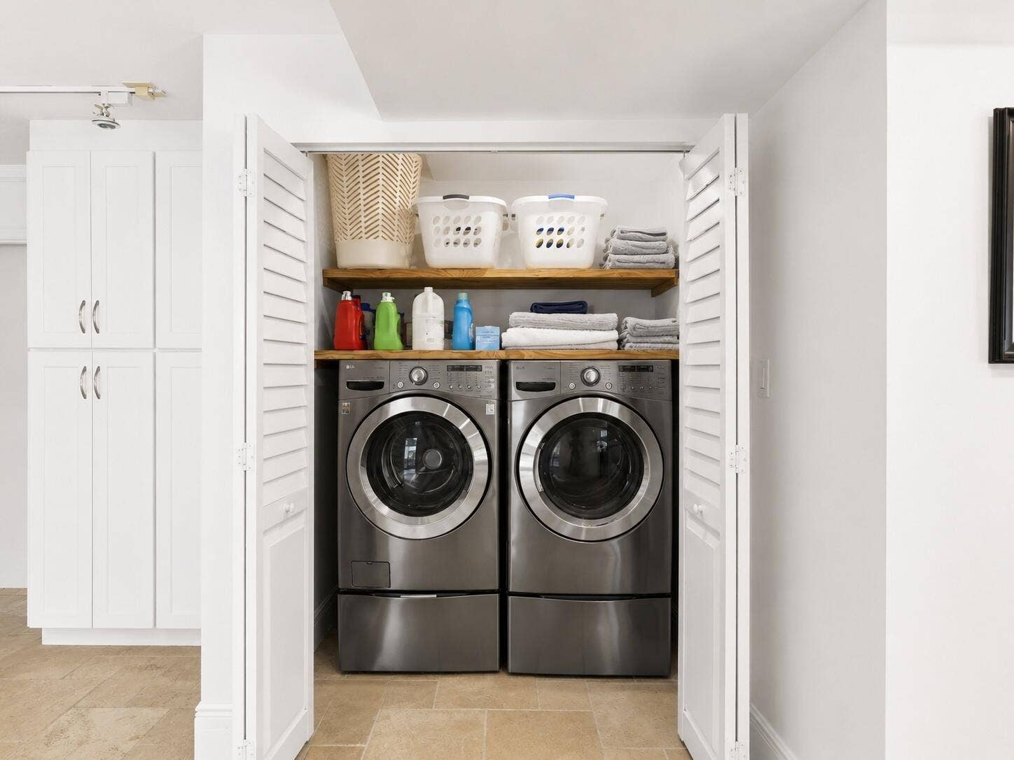 2010 NE 59th Place, Fort Lauderdale, FL 33308 laundry room
