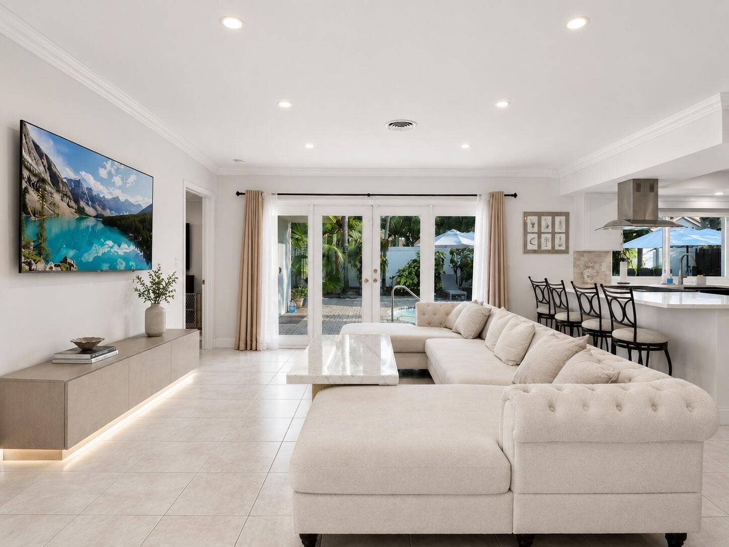 2010 NE 59th Place, Fort Lauderdale, FL 33308 living room