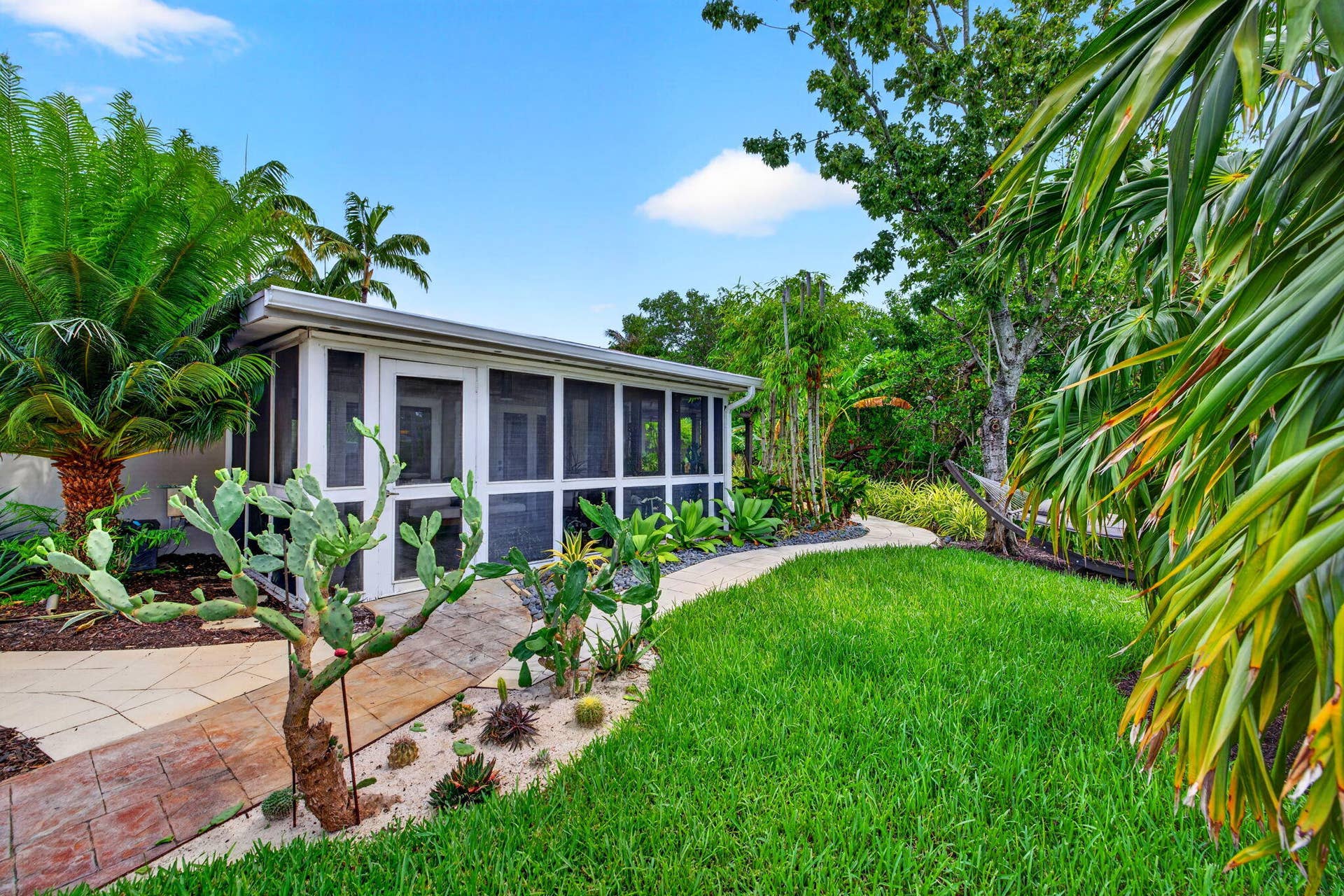 1948 NE 7TH Terrace, Wilton Manors, FL 33305 64-web-or-mls-699A1783
