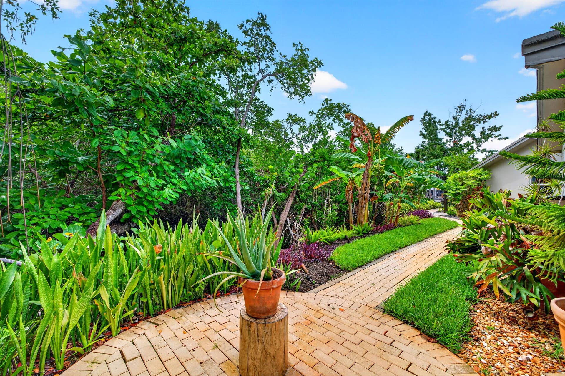 1948 NE 7TH Terrace, Wilton Manors, FL 33305 57-web-or-mls-699A1738