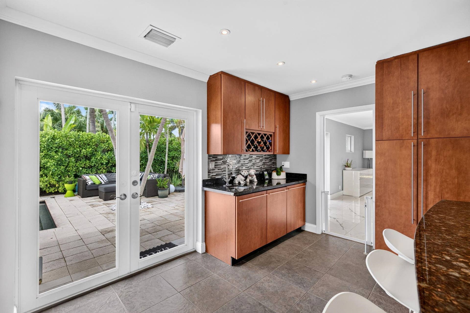 1948 NE 7TH Terrace, Wilton Manors, FL 33305 23-web-or-mls-699A1488