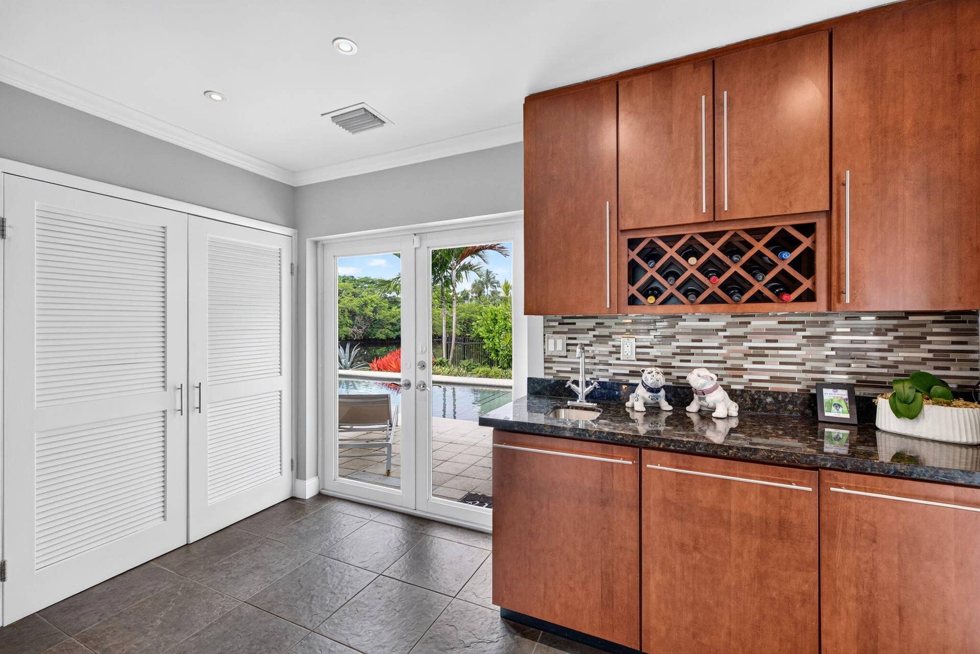 1948 NE 7TH Terrace, Wilton Manors, FL 33305 37-web-or-mls-699A1658