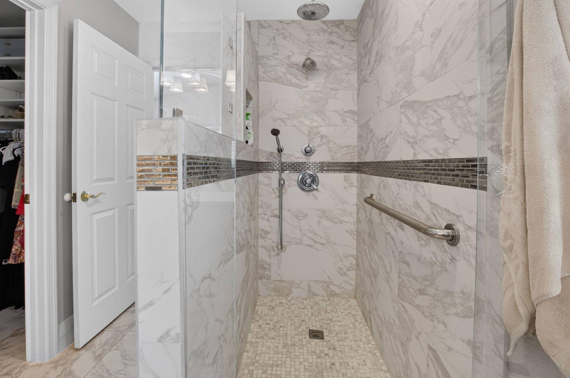 3864 Satin Leaf Court, Delray Beach, FL 33445 Primary CURBLESS shower