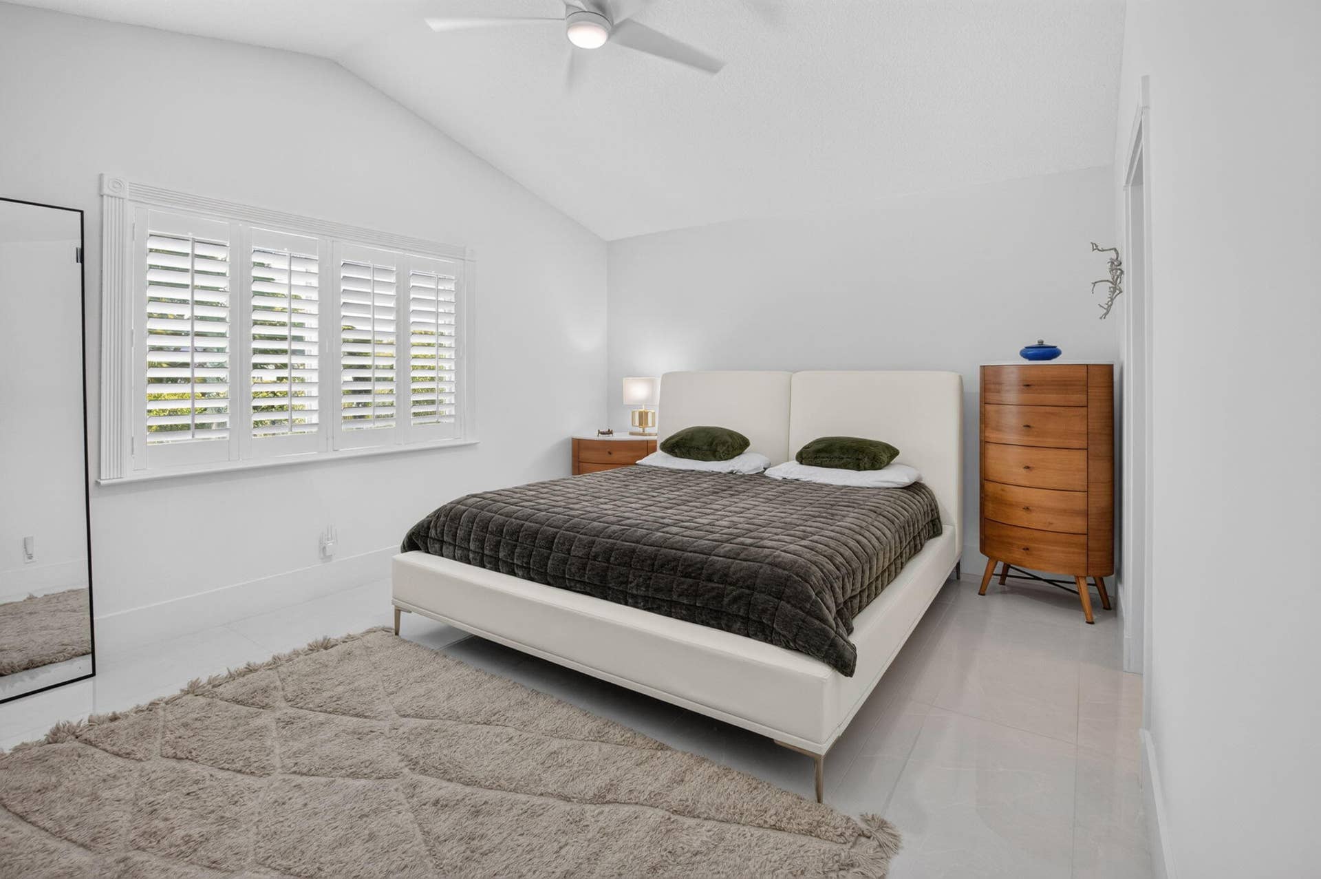 3864 Satin Leaf Court, Delray Beach, FL 33445 Primary Bedroom, Vaulted Ceilings
