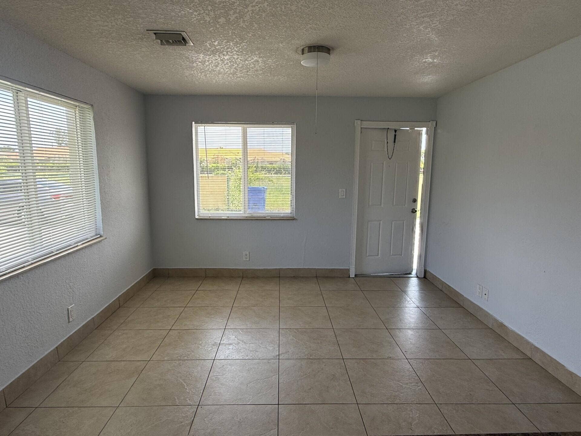 2820 Avenue S, #8, Riviera Beach, FL 33404 Living Room
