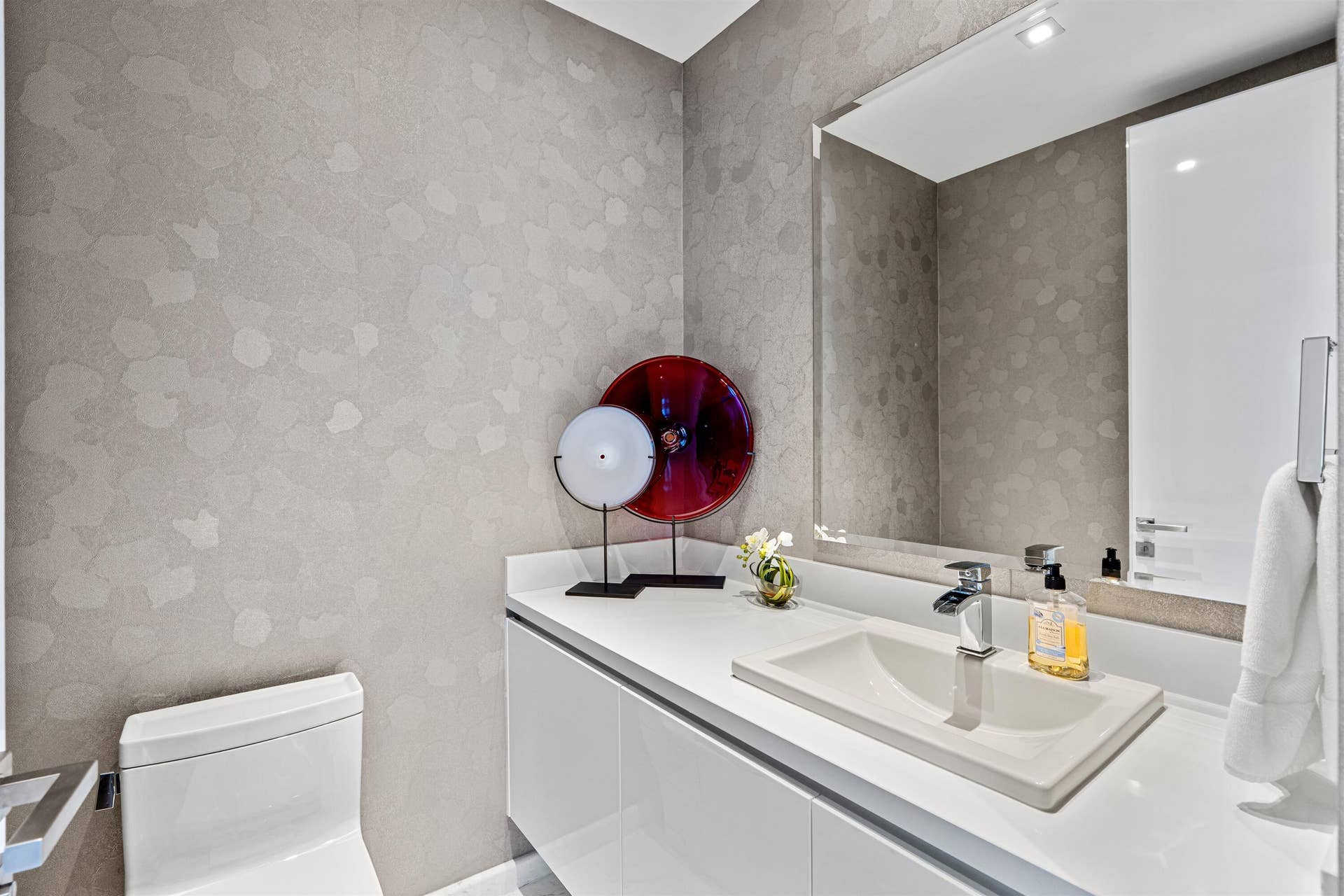 POWDER_ROOM_1