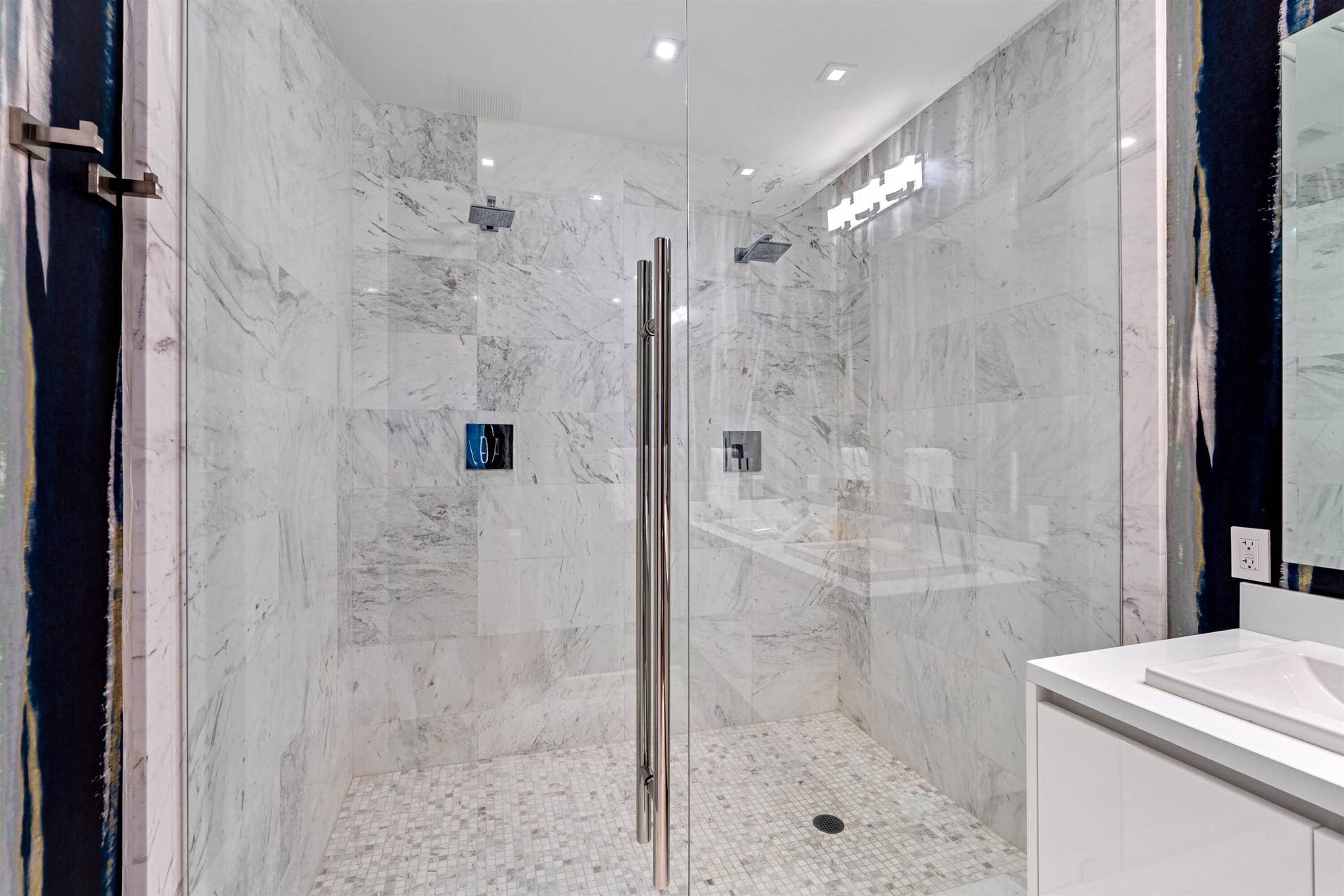 BATHROOM_2