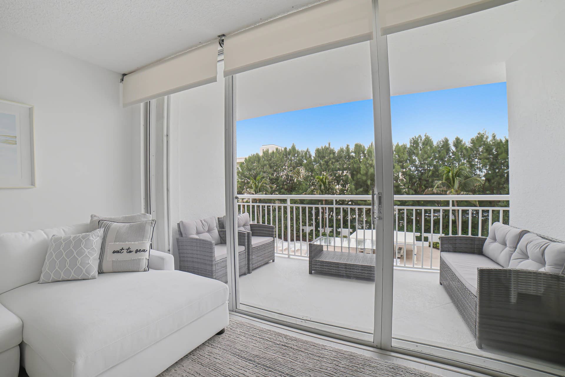 Living Room-Balcony