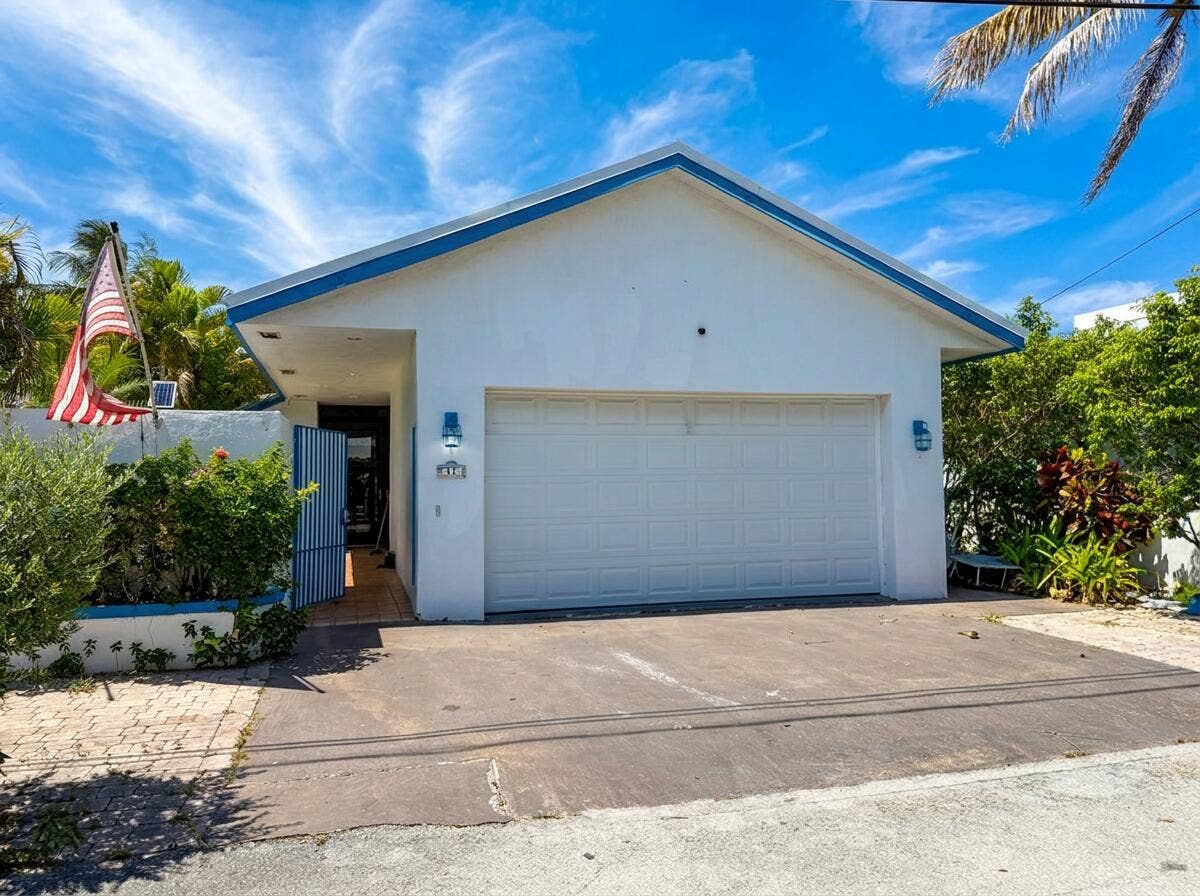 11 SUNSET Lane, Lauderdale By The Sea, FL 33062 Exterior Front