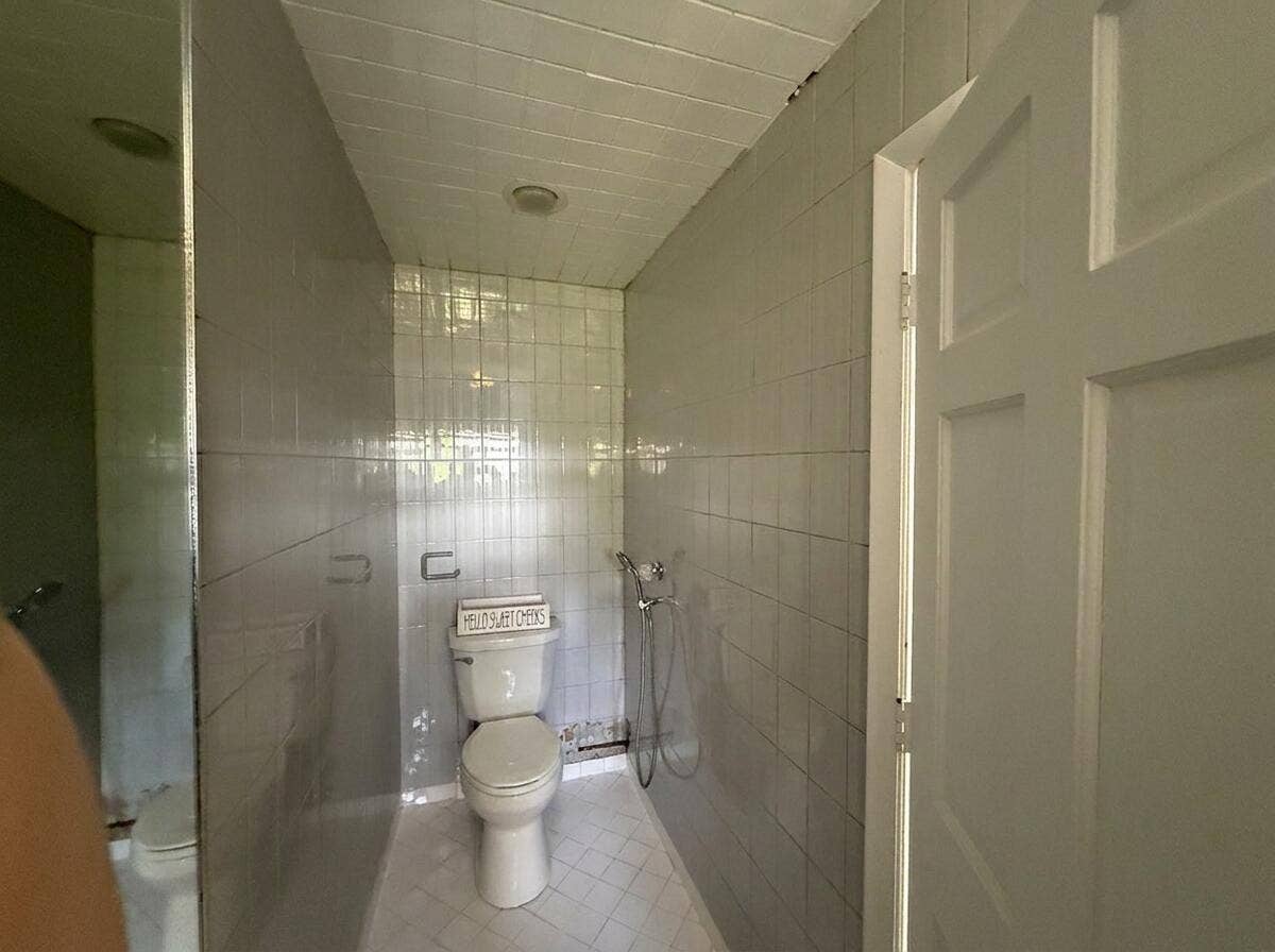 11 SUNSET Lane, Lauderdale By The Sea, FL 33062 Guest Bath