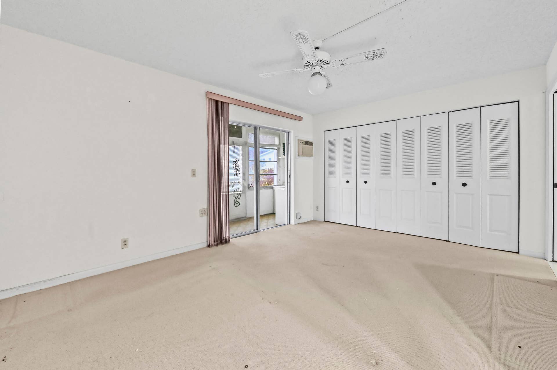 13 Bedroom 03