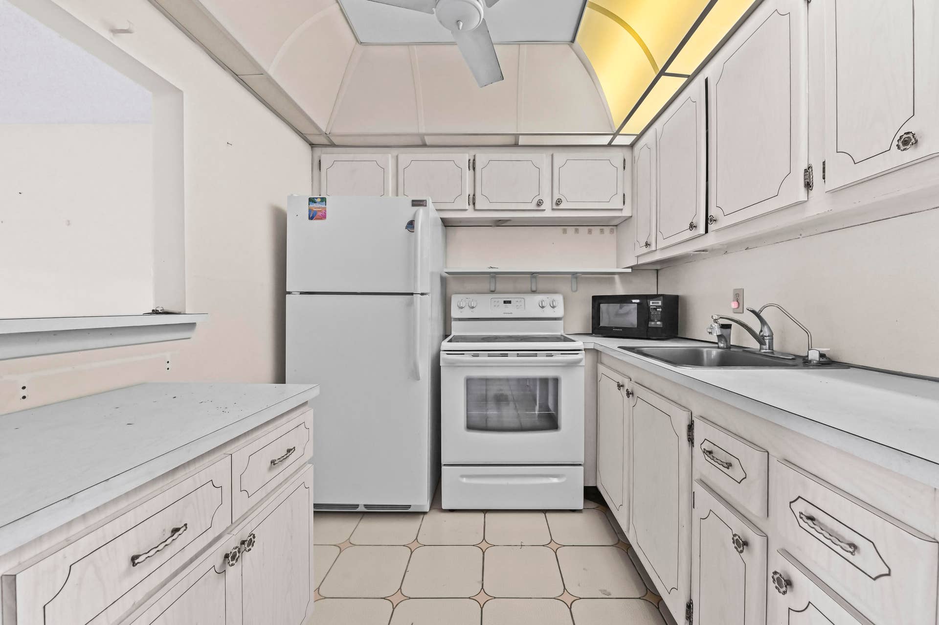 09 Kitchen 01