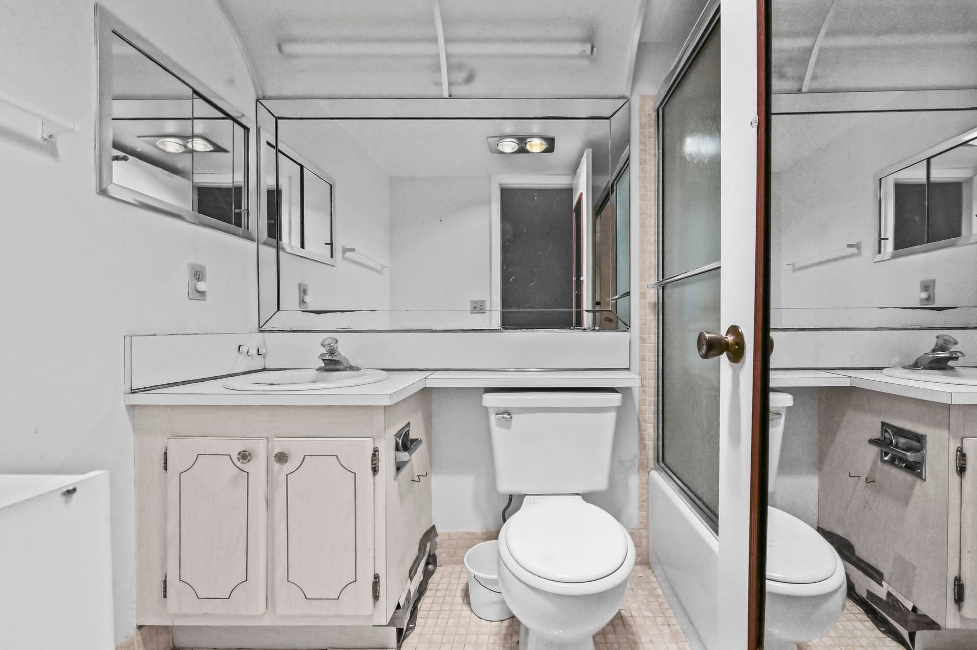 15 Bathroom 01