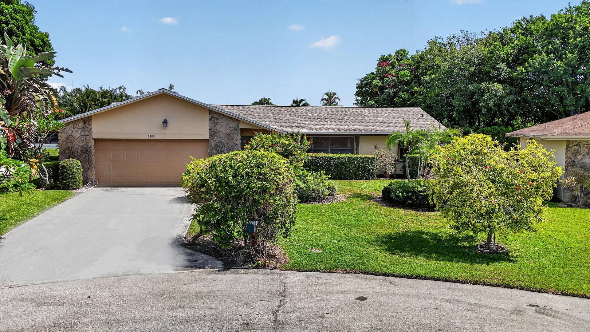 999 NW 23RD Lane, Delray Beach, FL 33445 48-web-or-mls-DJI_20260730231252_0899_D_
