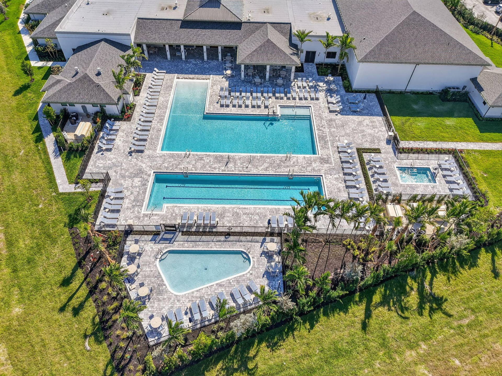 5810 ARECA PALM, #B, Delray Beach, FL 33484 CLUBHOUSE POOLS