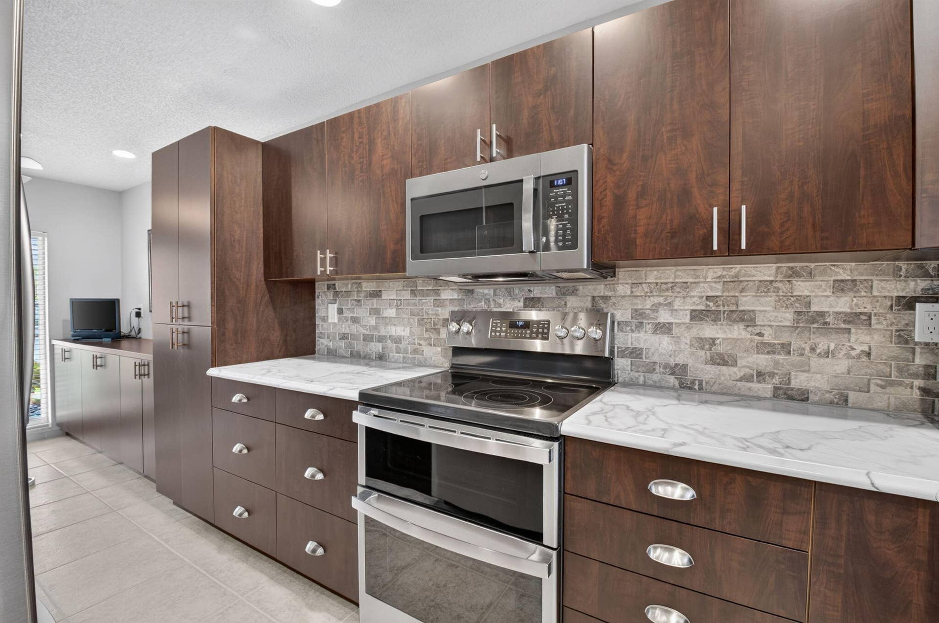 5810 ARECA PALM, #B, Delray Beach, FL 33484 EXTENDED KITCHEN